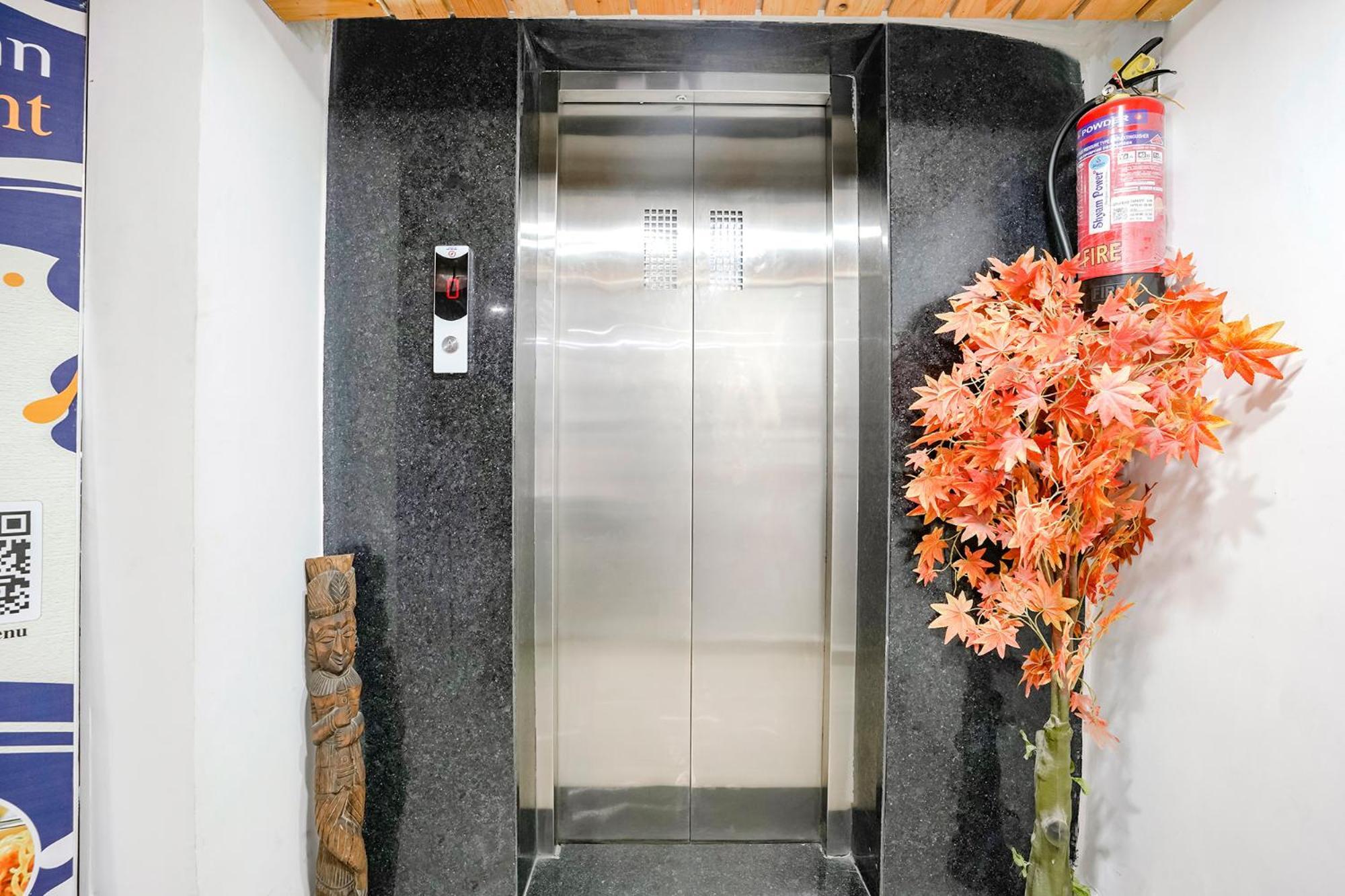Fabhotel Vrundavan, Athwa Bhatha 외부 사진